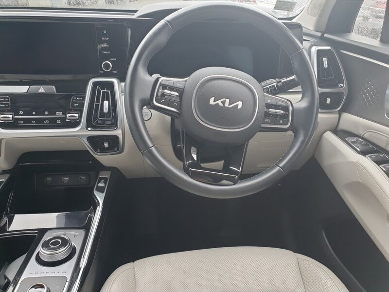 More views of Kia Sorento
