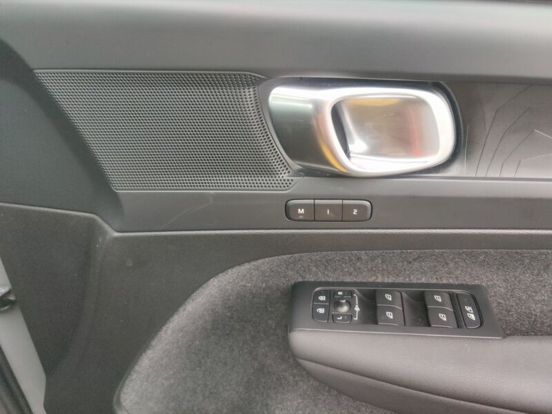 More views of Volvo XC40