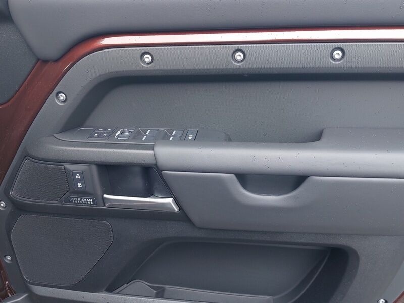 More views of Land Rover Defender