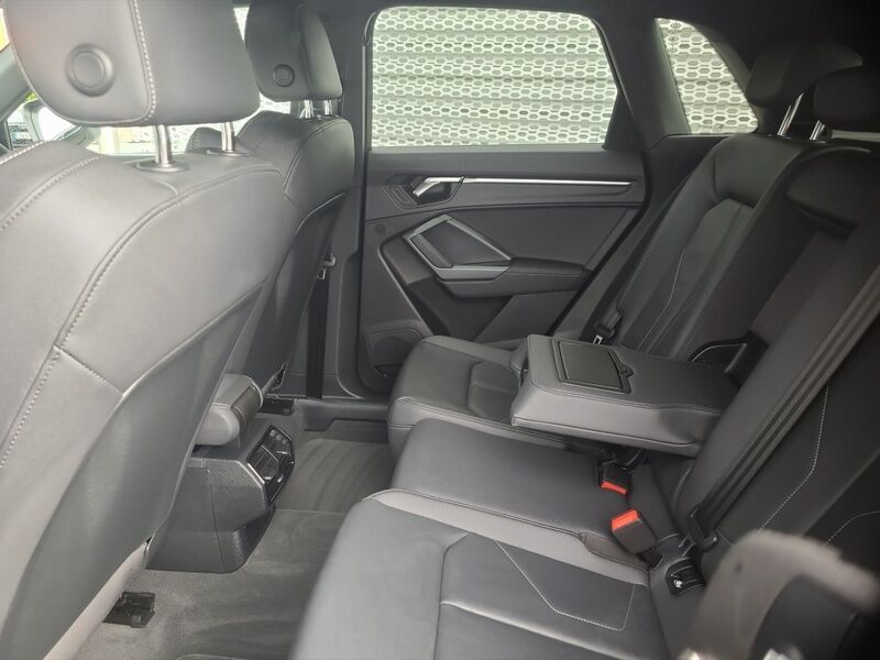 More views of Audi Q3