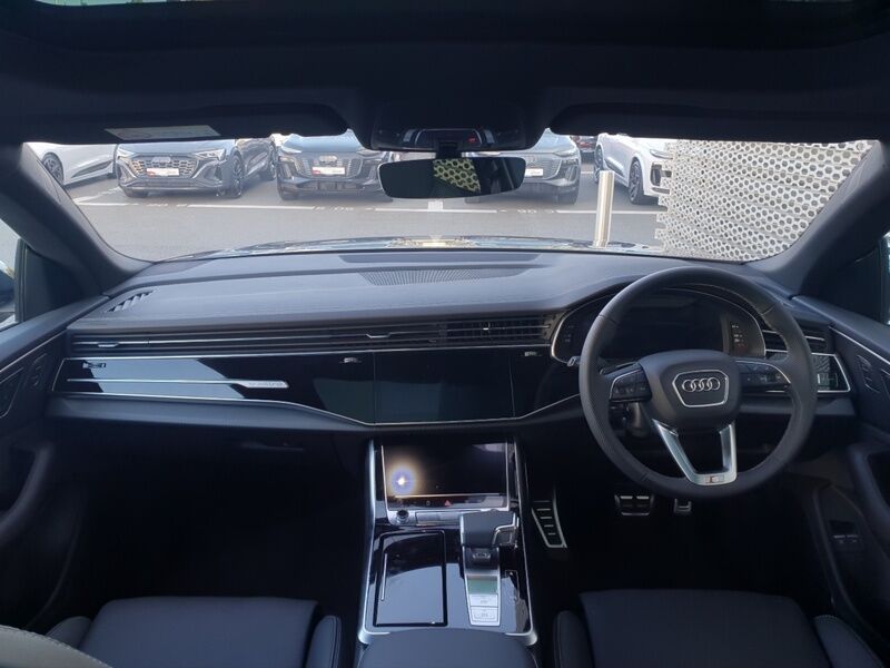 More views of Audi Q8