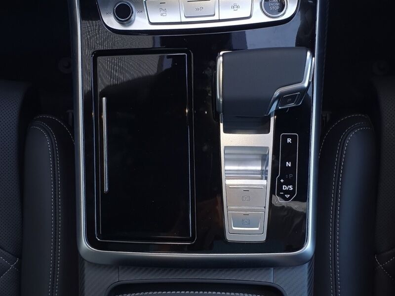 More views of Audi Q8