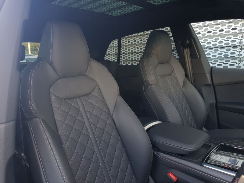 More views of Audi Q8