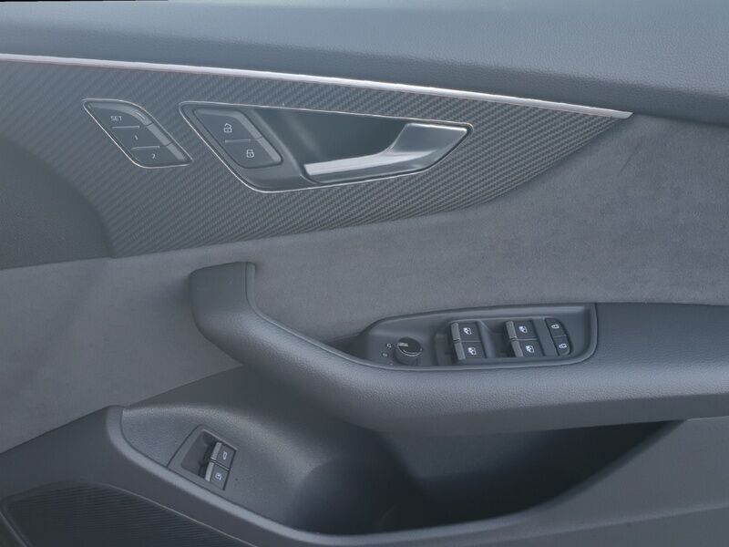 More views of Audi Q8