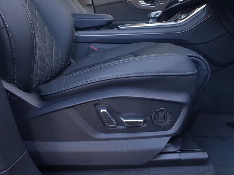 More views of Audi Q8