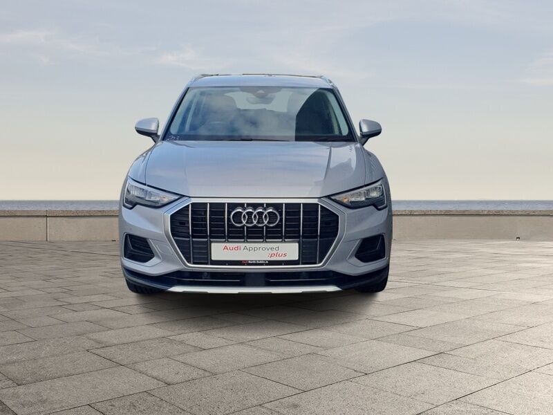 More views of Audi Q3