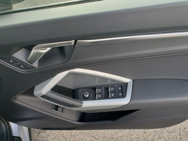 More views of Audi Q3