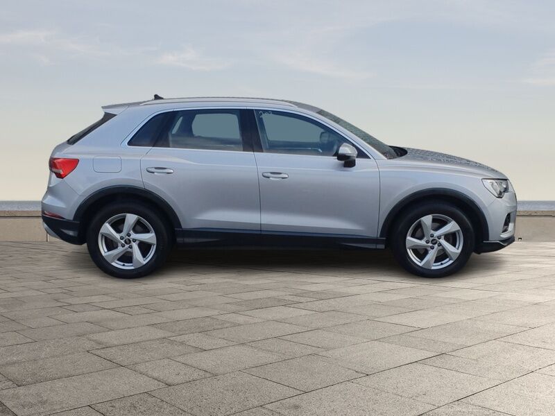 More views of Audi Q3