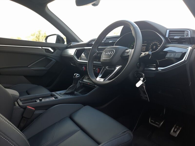 More views of Audi Q3