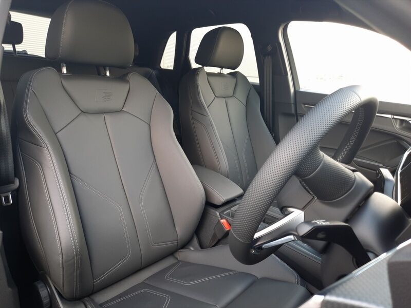 More views of Audi Q3