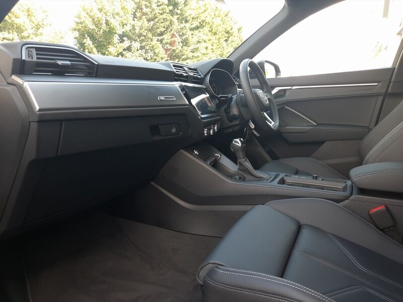 More views of Audi Q3