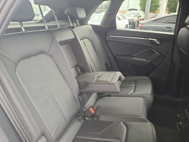 More views of Audi Q3