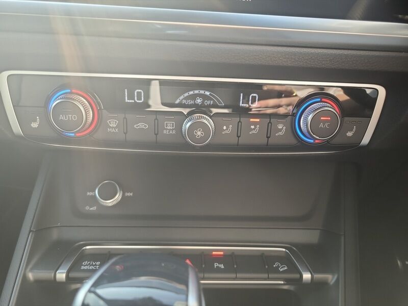 More views of Audi Q3