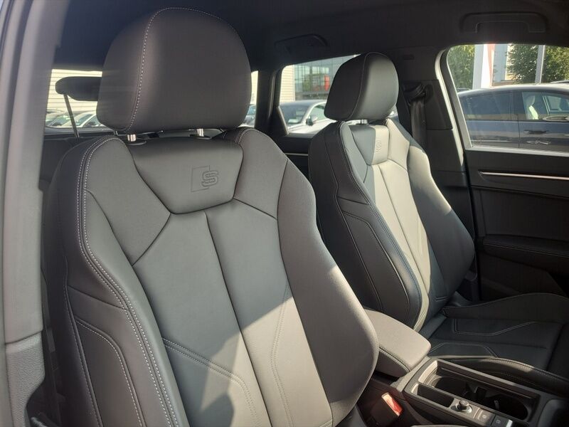More views of Audi Q3