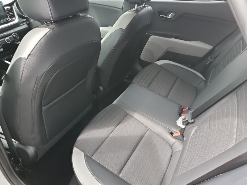 More views of Kia Stonic