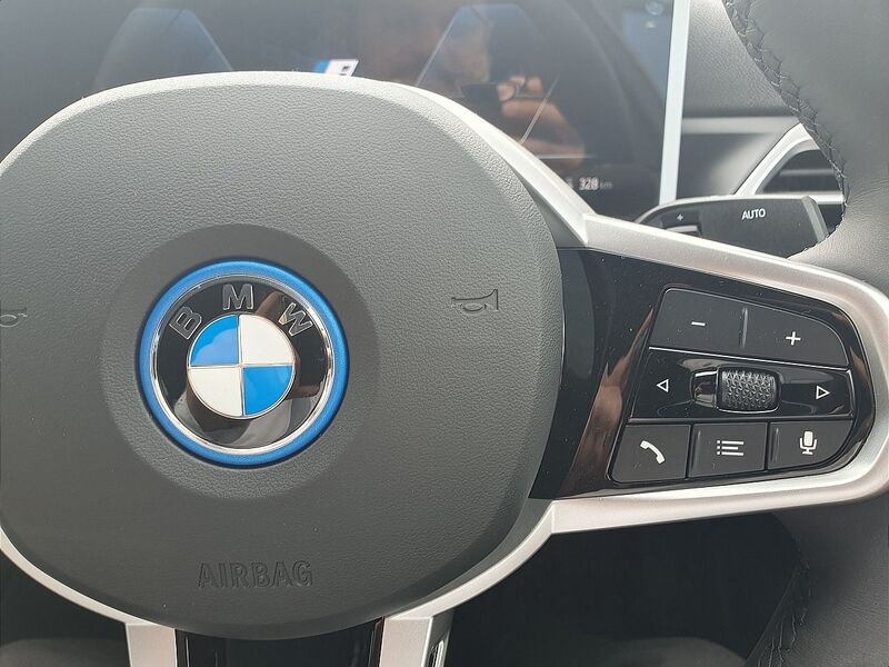 More views of BMW i4