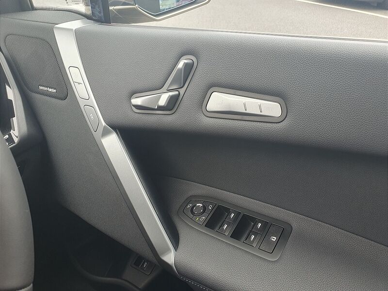 More views of BMW iX