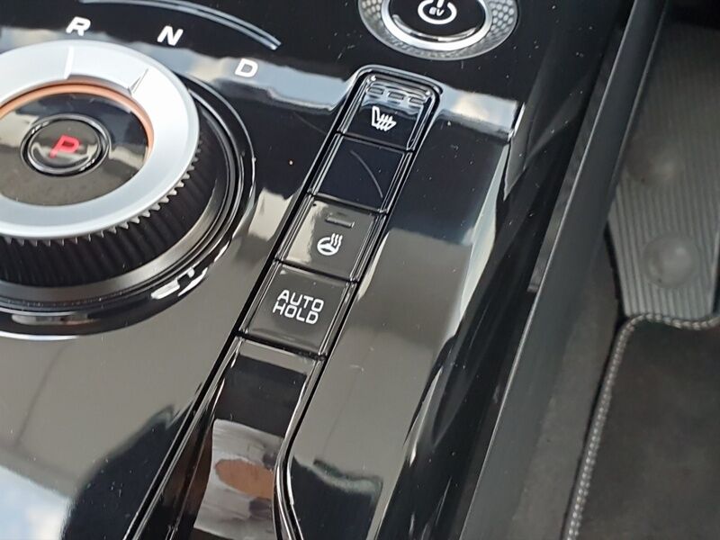 More views of Kia Niro