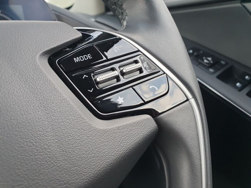 More views of Kia Niro
