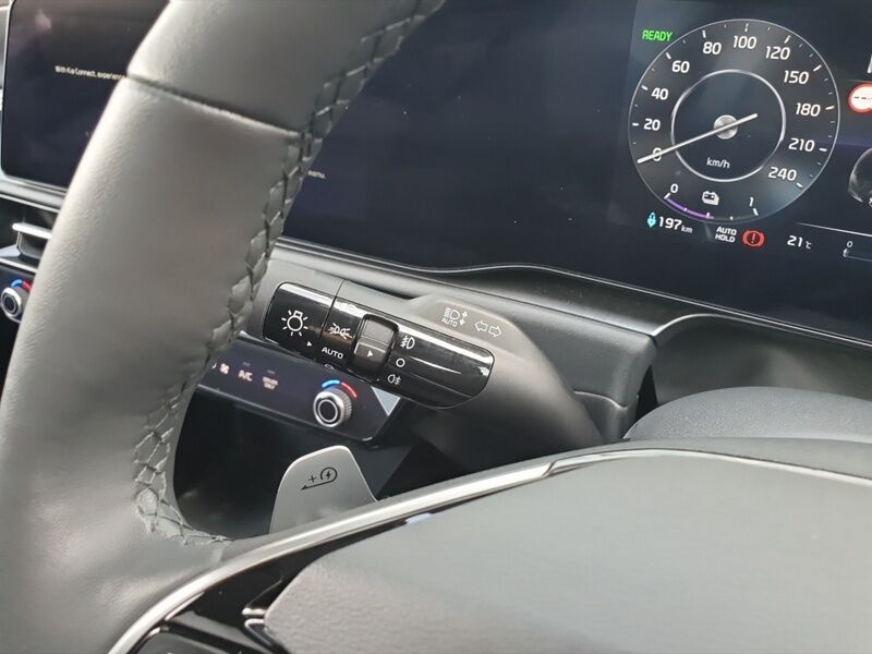 More views of Kia Niro