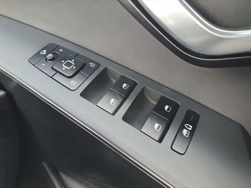 More views of Kia Niro