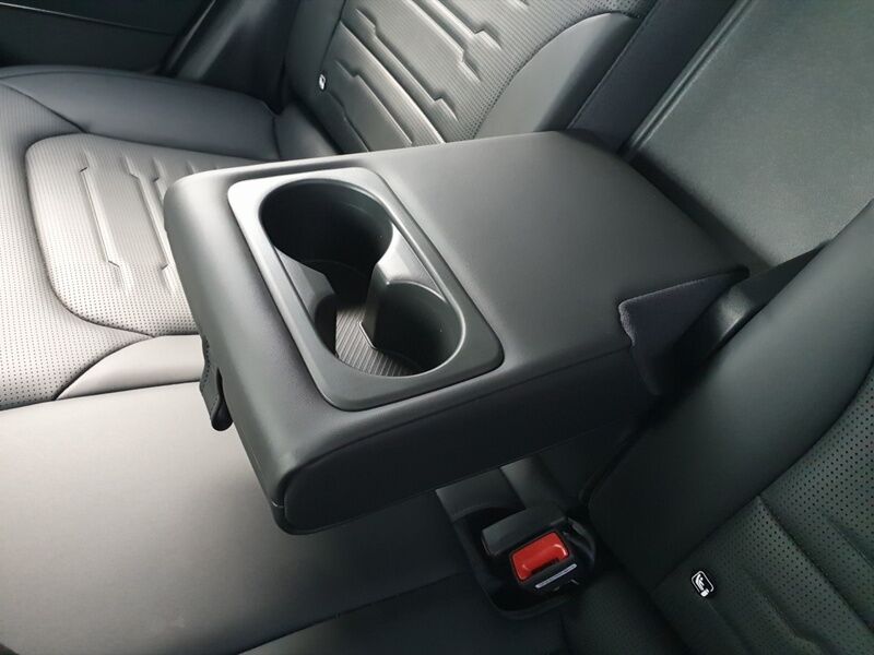More views of Kia Niro