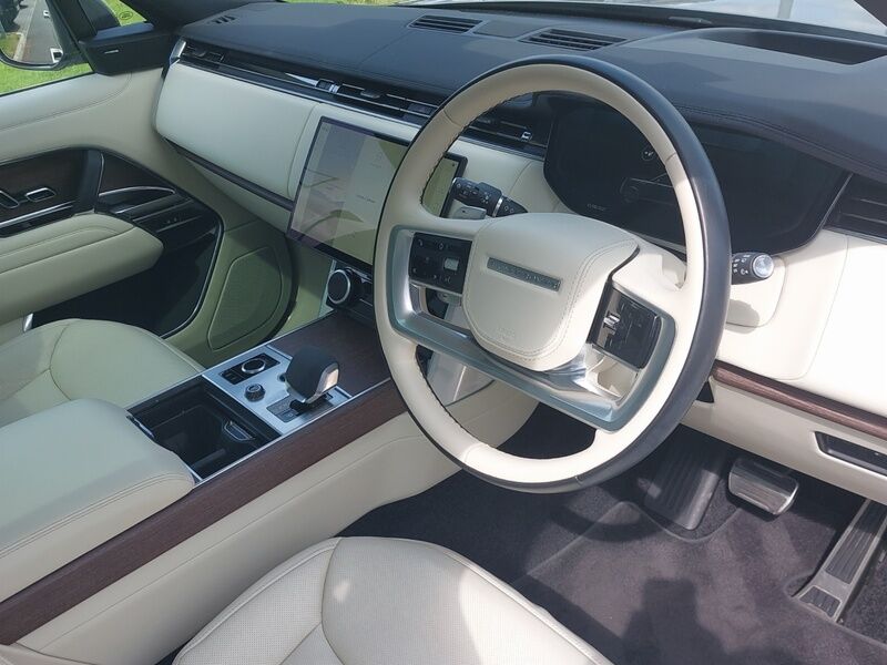 More views of Land Rover Range Rover