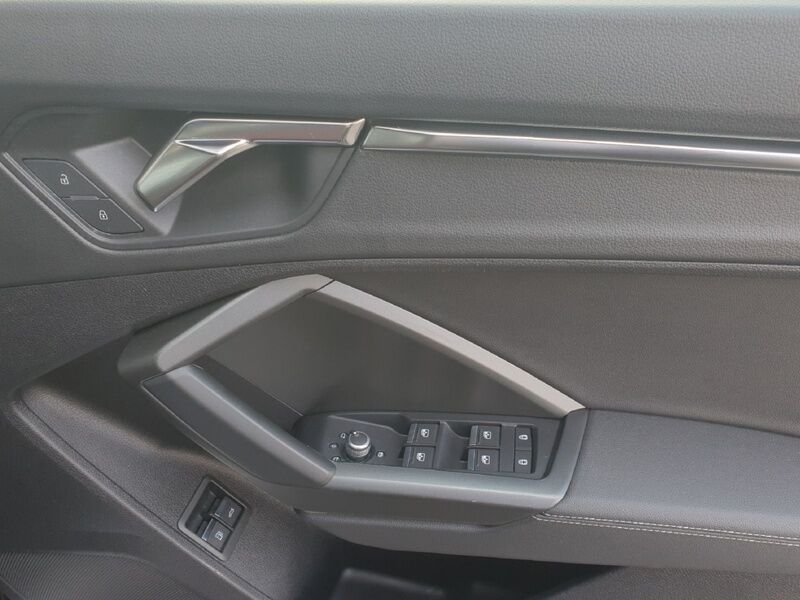 More views of Audi Q3