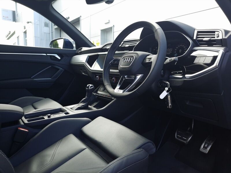 More views of Audi Q3