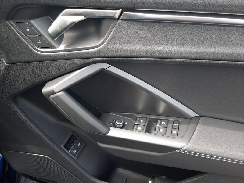 More views of Audi Q3