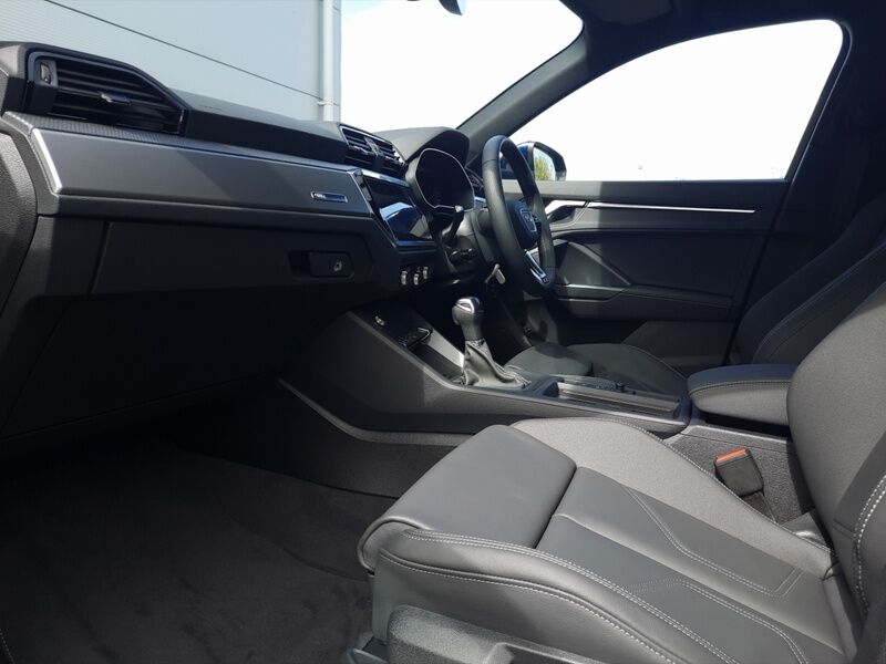 More views of Audi Q3