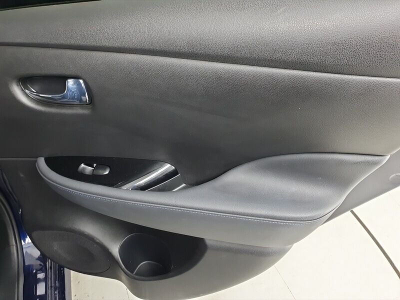 More views of Nissan Leaf