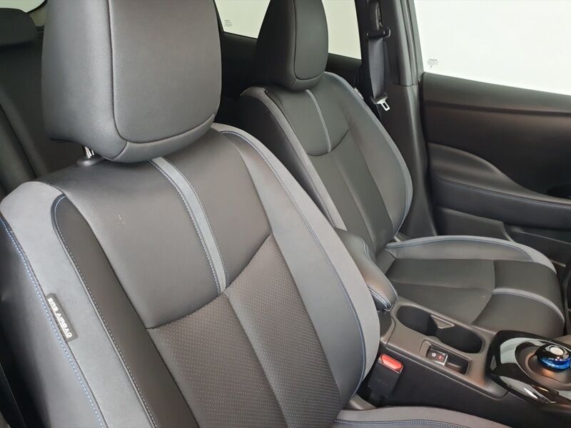 More views of Nissan Leaf