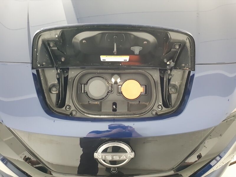 More views of Nissan Leaf