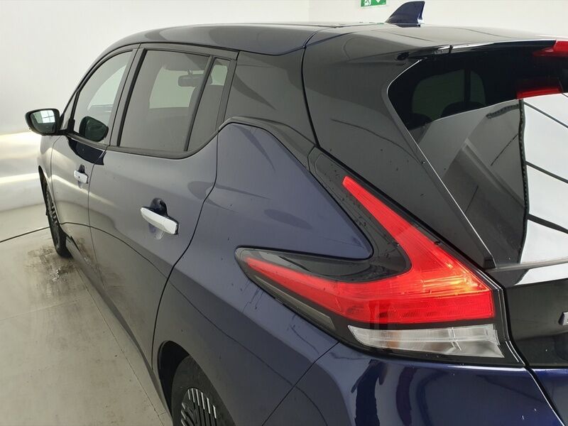 More views of Nissan Leaf