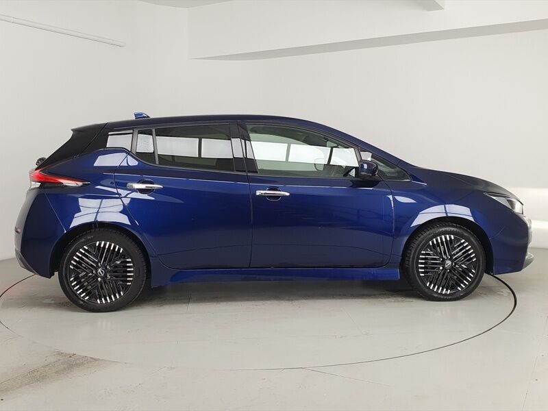 More views of Nissan Leaf