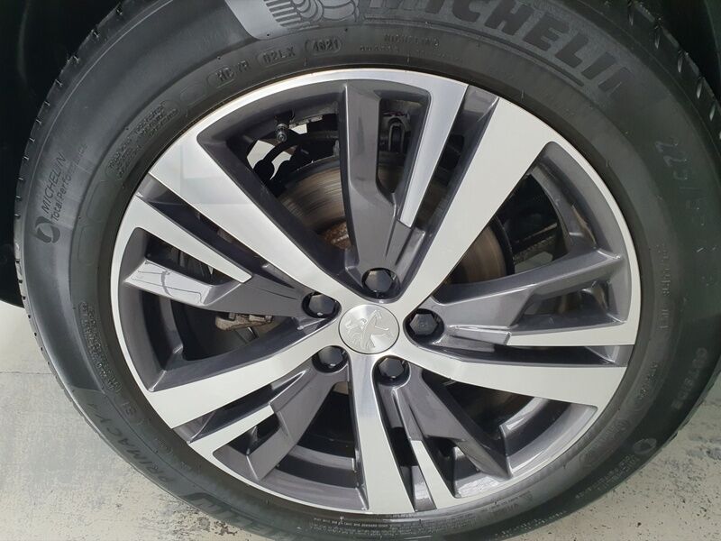 More views of Peugeot 3008