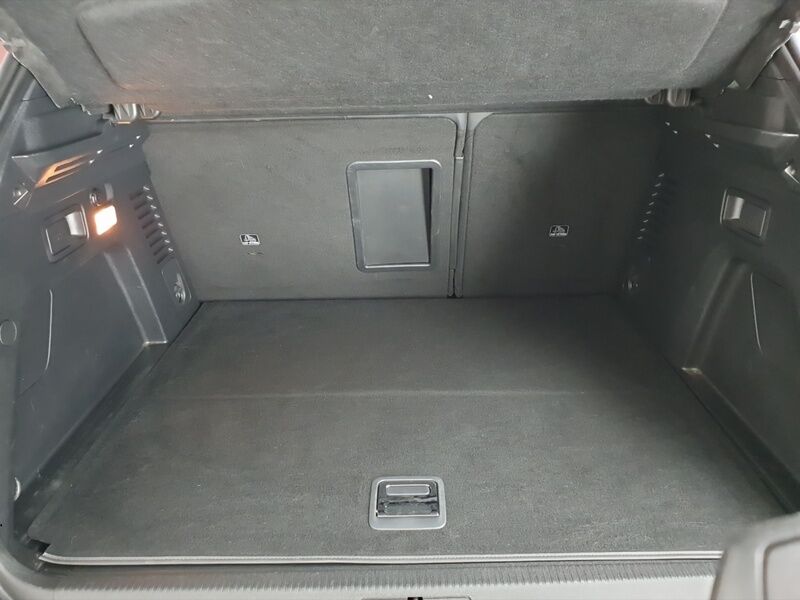 More views of Peugeot 3008