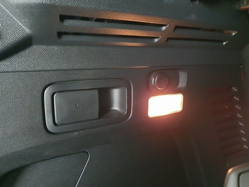 More views of Peugeot 3008