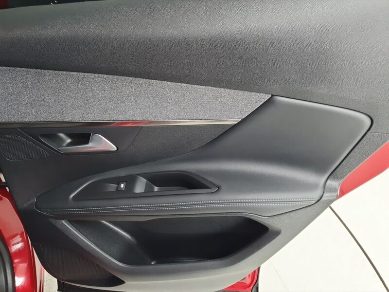More views of Peugeot 3008