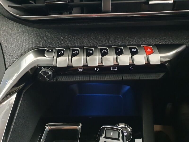 More views of Peugeot 3008