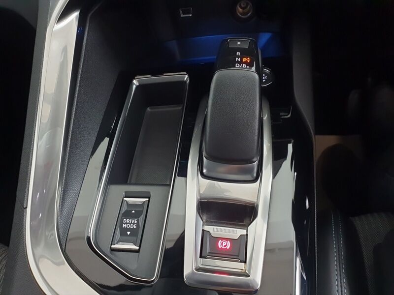 More views of Peugeot 3008