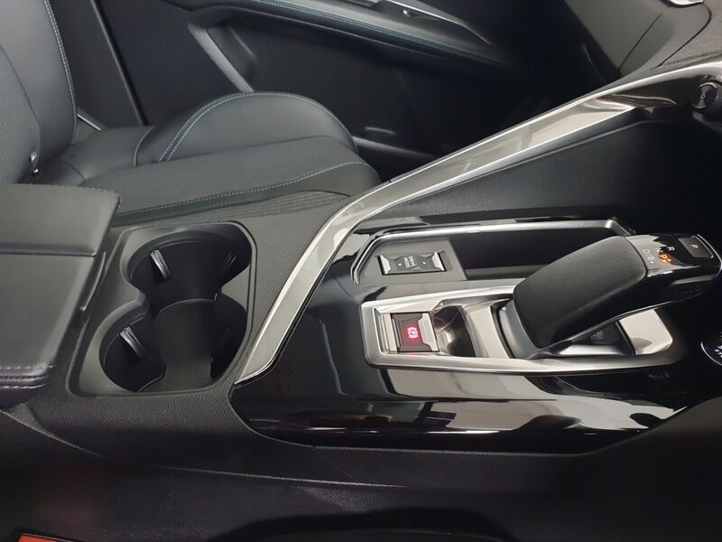 More views of Peugeot 3008