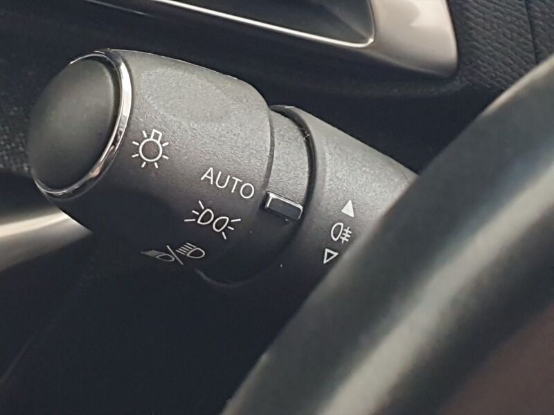 More views of Peugeot 3008