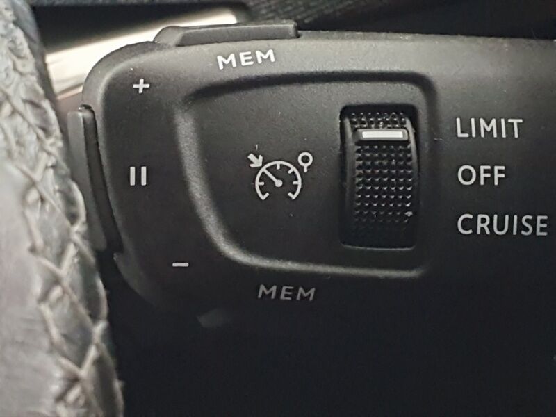 More views of Peugeot 3008