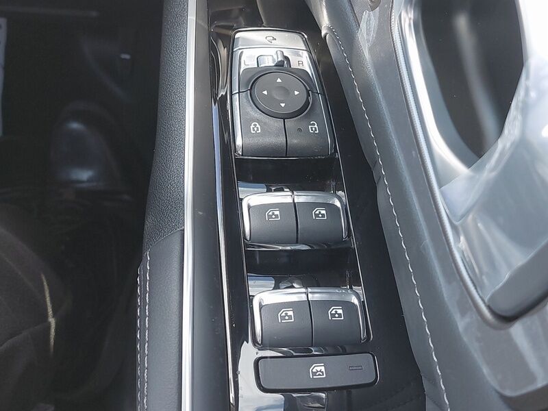 More views of Kia Sorento