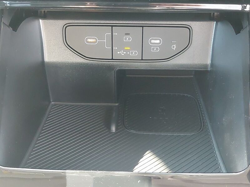 More views of Kia Sorento