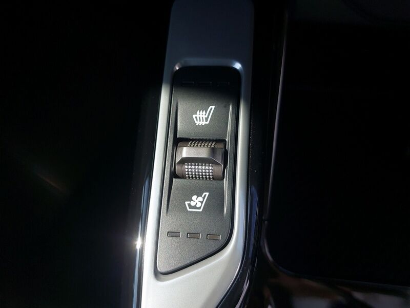 More views of Kia Sorento