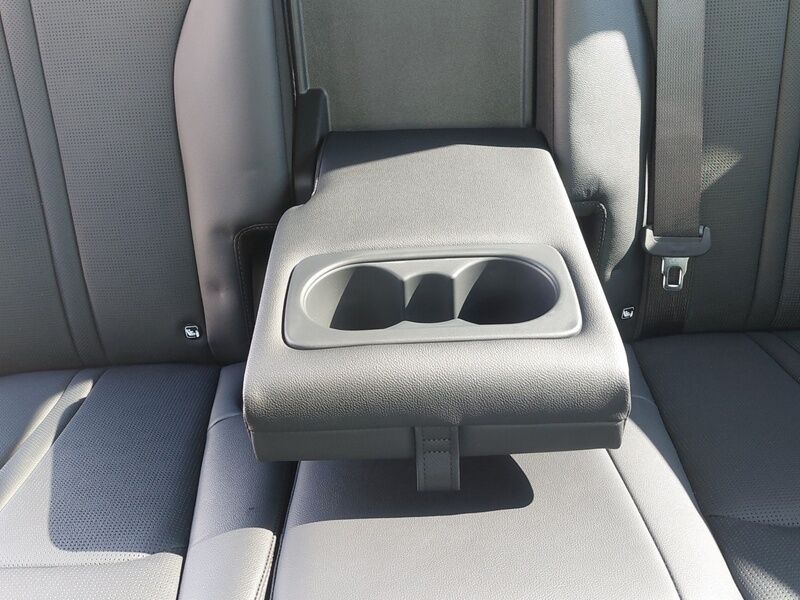More views of Kia Sorento
