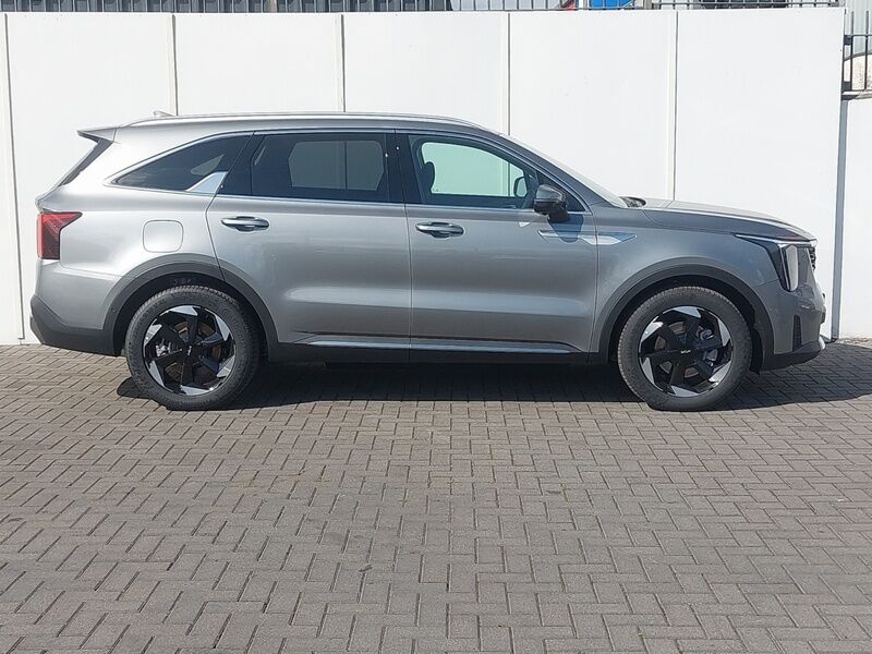 More views of Kia Sorento